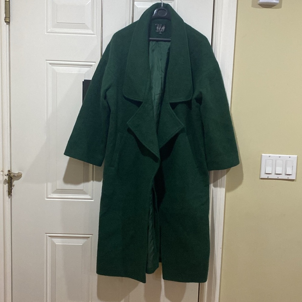 New Line and Dot Elegant Green Coat - Picture 6 of 11